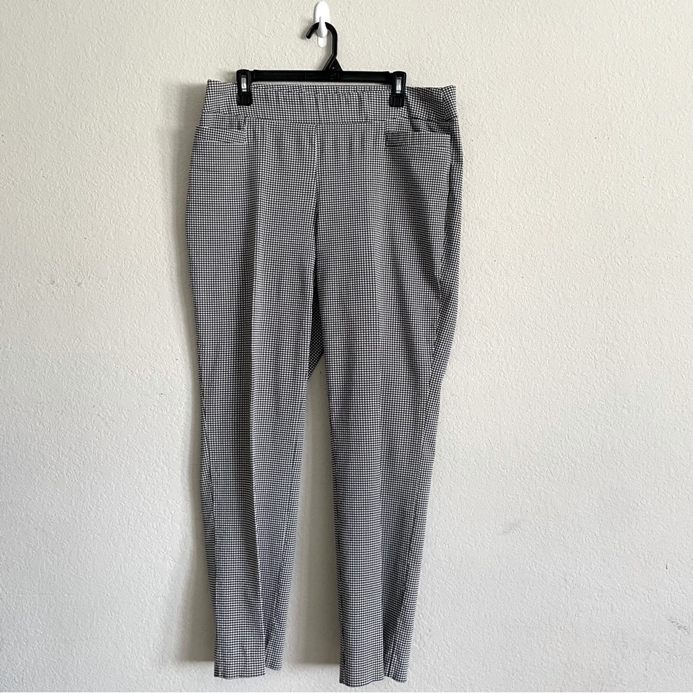 Briggs woman gingham plaid pull on Checkered Pants
Size 12 black white comfort